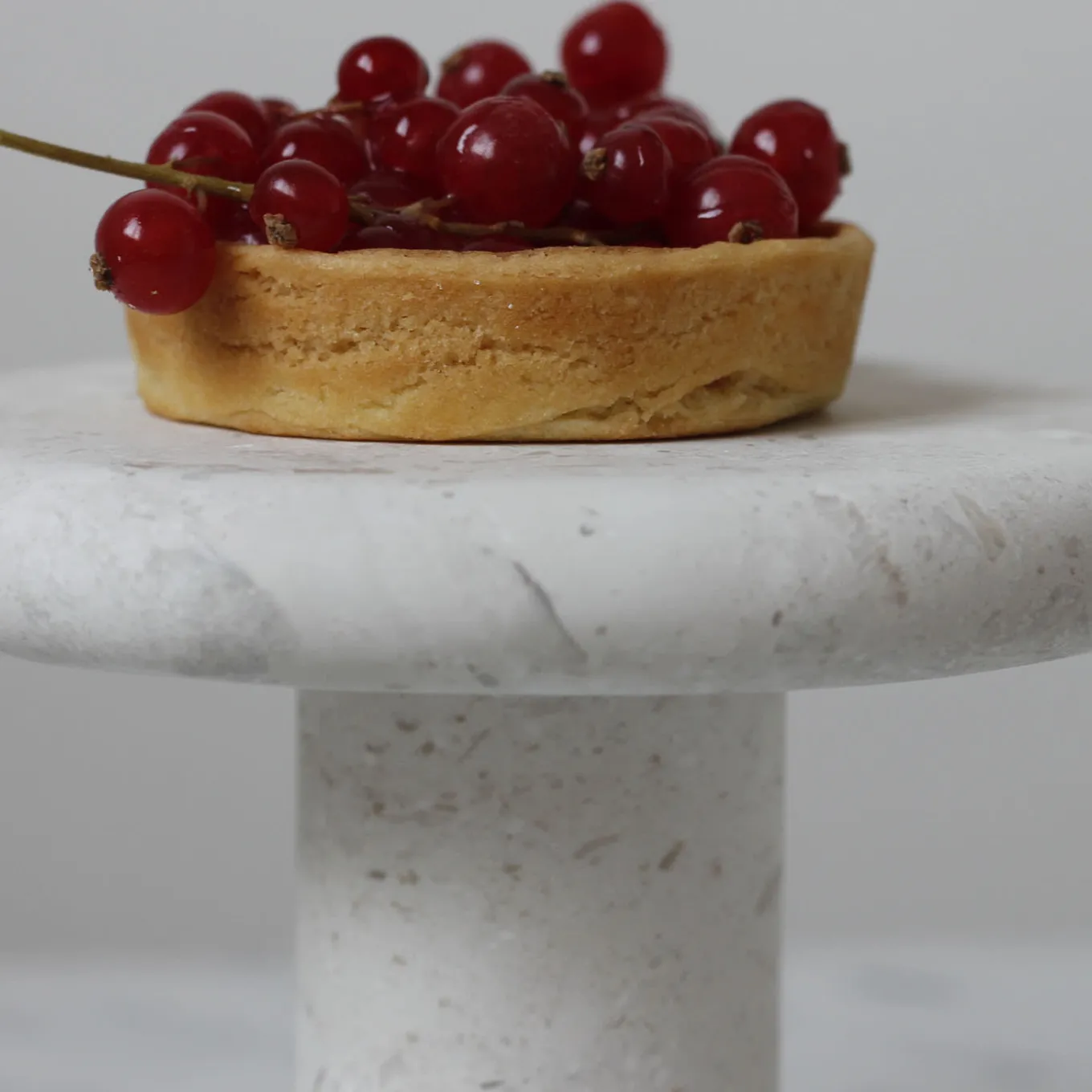 Alzata per torte in marmo di Albaperla