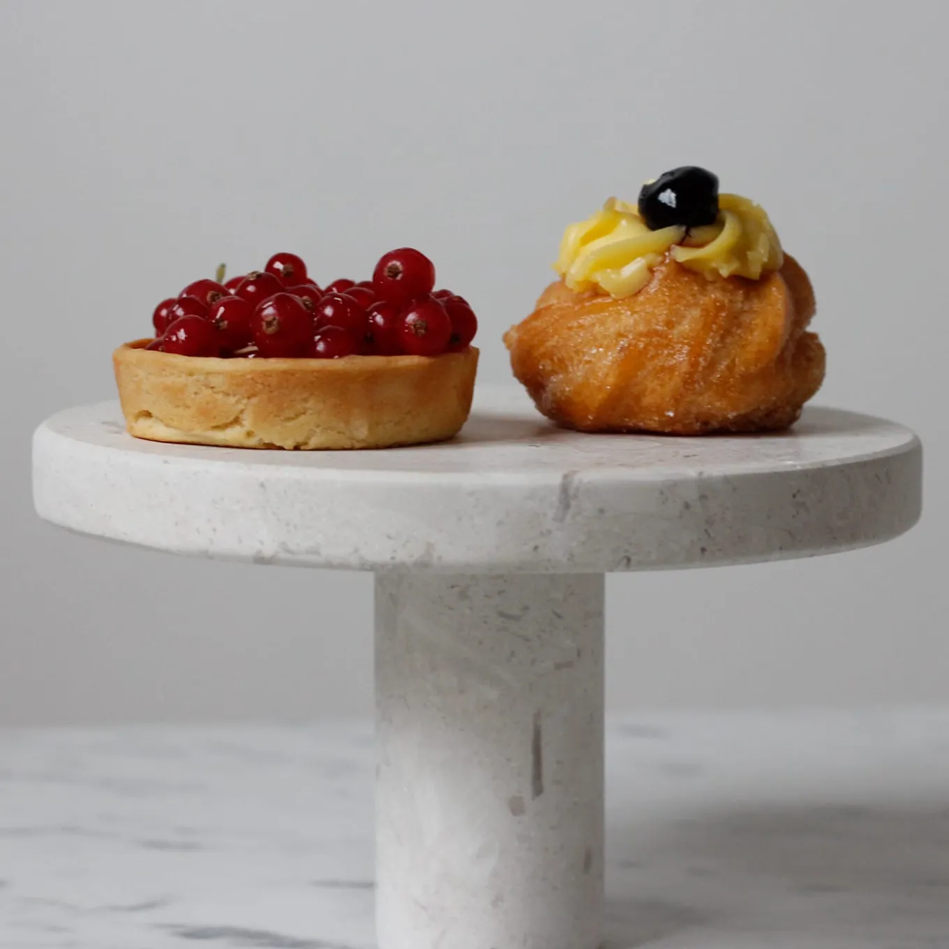 Alzata per torte in marmo di Albaperla