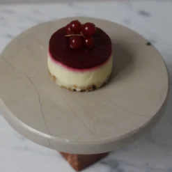 Alzata per torte in Pietra di Puglia e Marmo Travertino Rosso