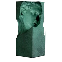 Ama chi non sa come cavarsela in questo mondo (SHE) Scultpure #3