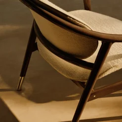 Amerigo Dehors Poltrona in Tessuto Bianco e Gambe in Legno di Frassino