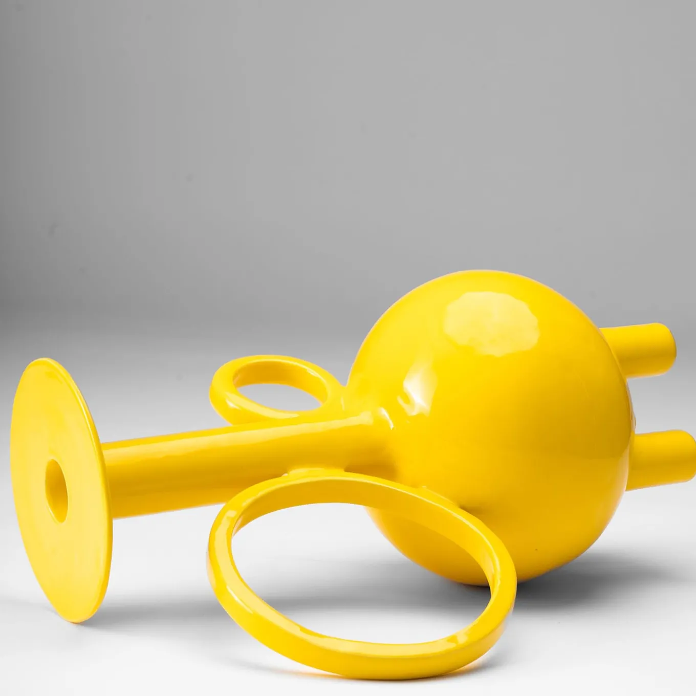 Anfora alta in ceramica gialla Algoritmo