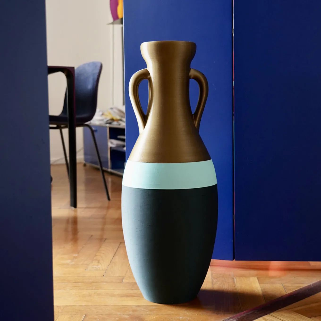 Anfora Giulio Cesare XXL nera azzurra e bronzo