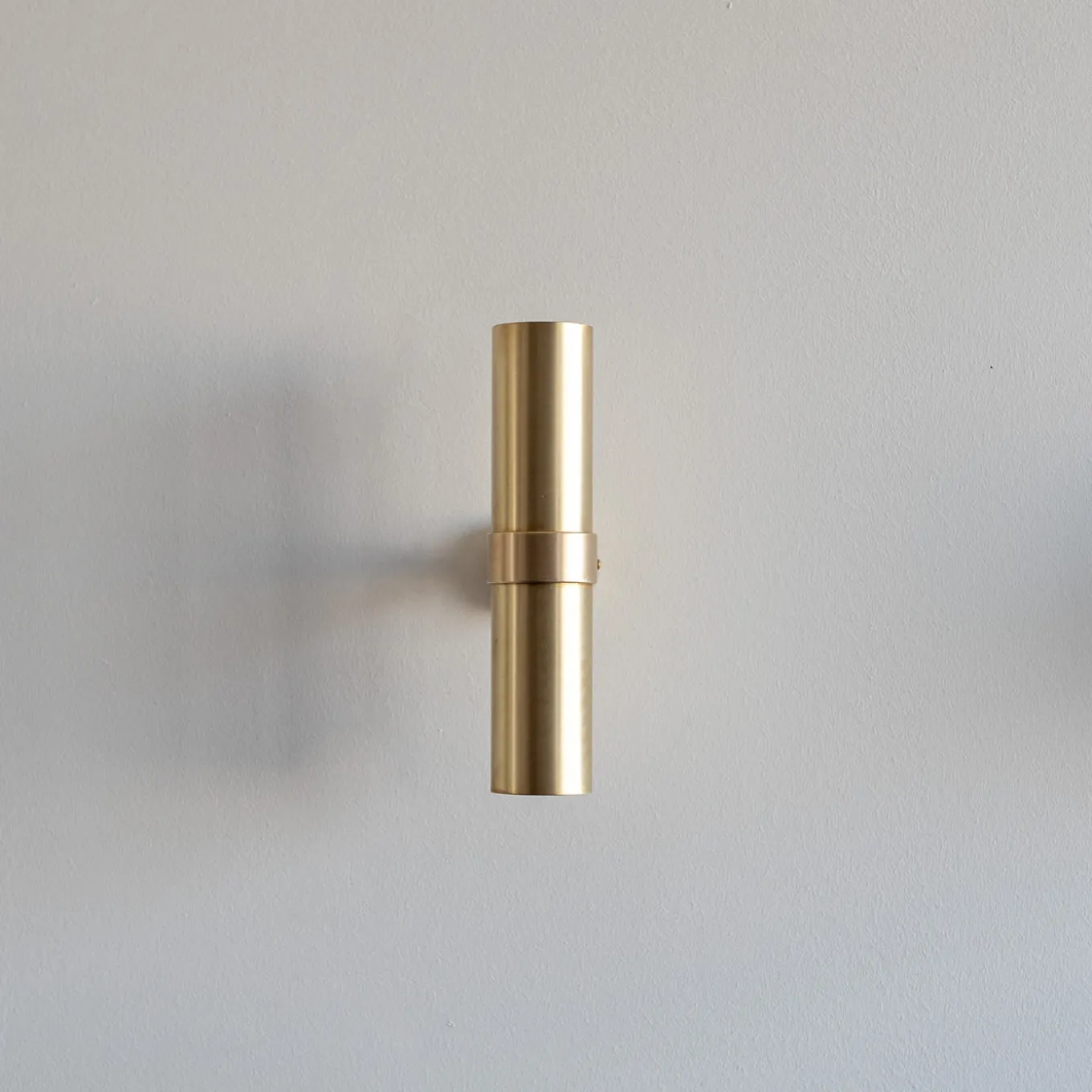 Applique Kyle Pt2 in Ottone con Finitura Dorata