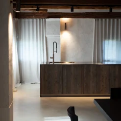 Applique Kyle Pt2 in Ottone con Finitura Dorata