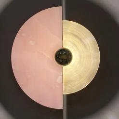 Applique "Levante" in ottone satinato e onice rosa