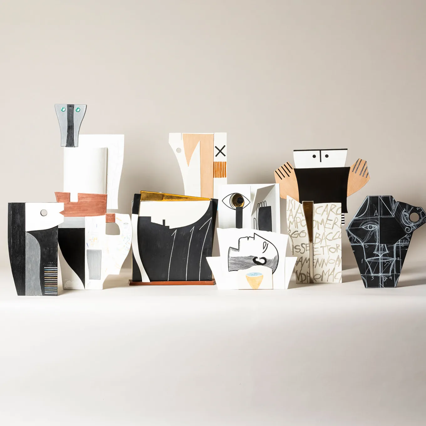 Argo Vaso Decorativo di Mimmo Paladino