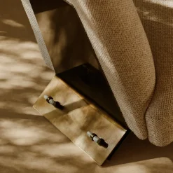 Aries Poltrona in Tessuto Bianco e Metallo Satinato Oro