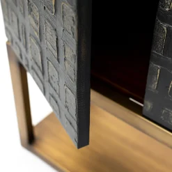 Armadio a due porte in legno testurizzato