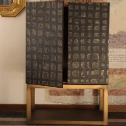 Armadio a due porte in legno testurizzato