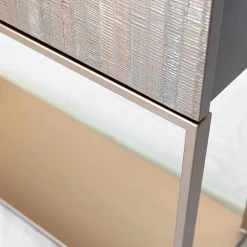 Armadio in Oro Rosa con Ripiani in Vetro