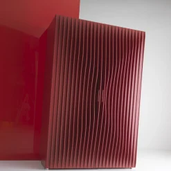 Armadio rosso misto di Karim Rashid