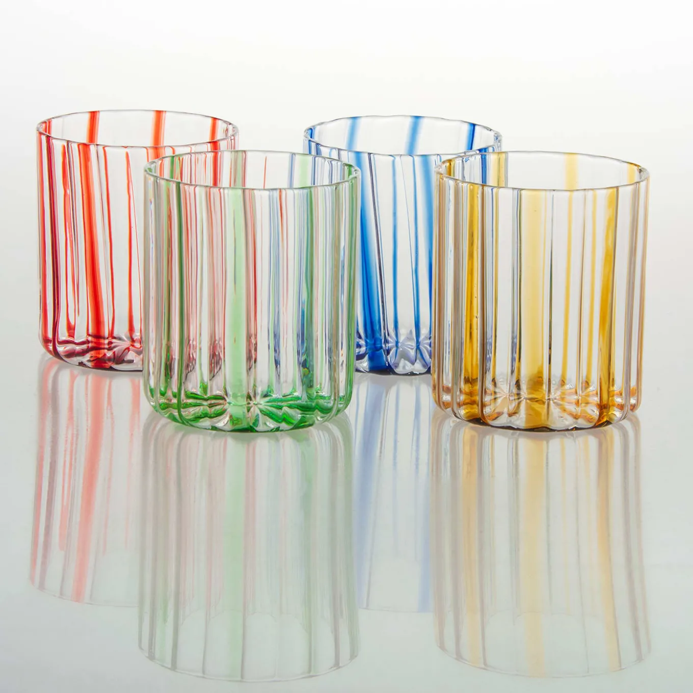 Bicchiere a strisce rosse