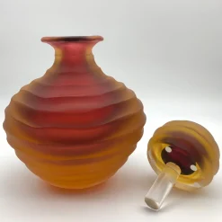 Bottiglia bassa in ambra di Achille D'Este e Renzo Vianello