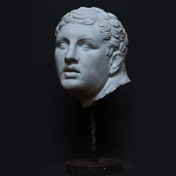 Busto di Gladiatore Borghese su piedistallo