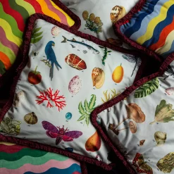 Cabinet De Curiosités Cuscino in velluto con elementi naturali #1