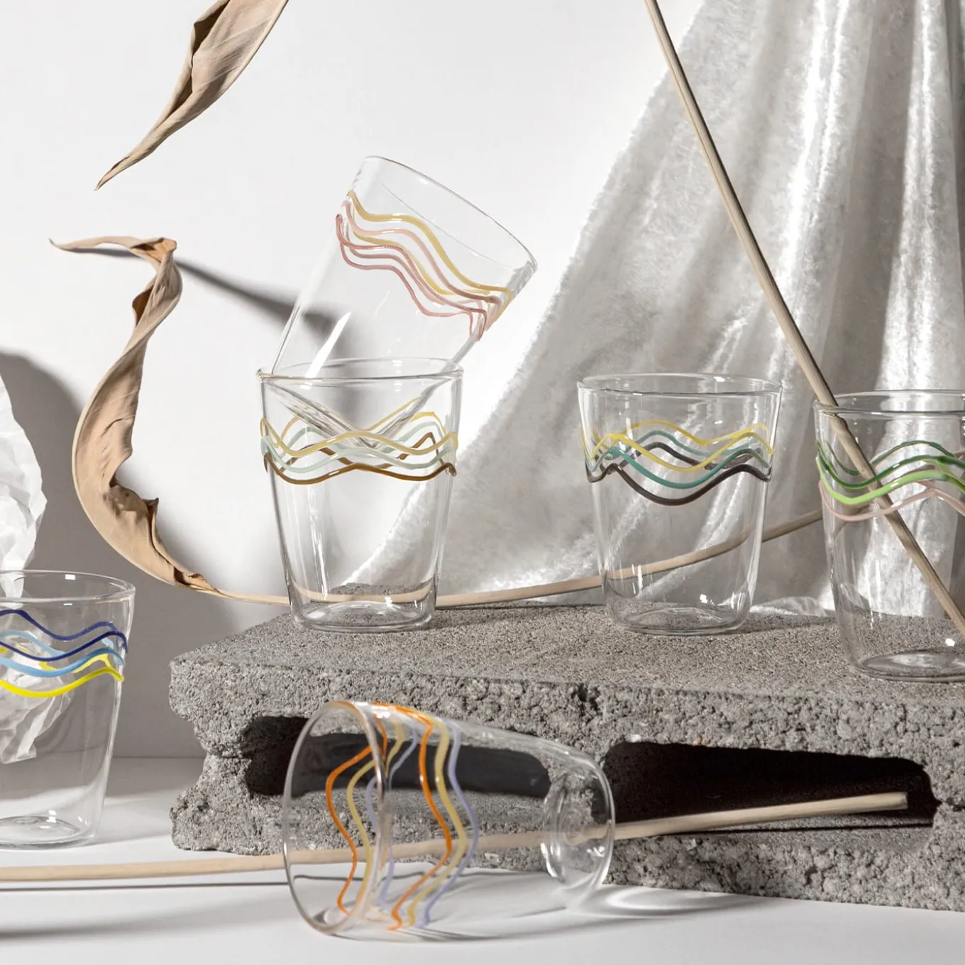 Cabinet De Curiosités Set di 6 bicchieri da acqua con onde colorate