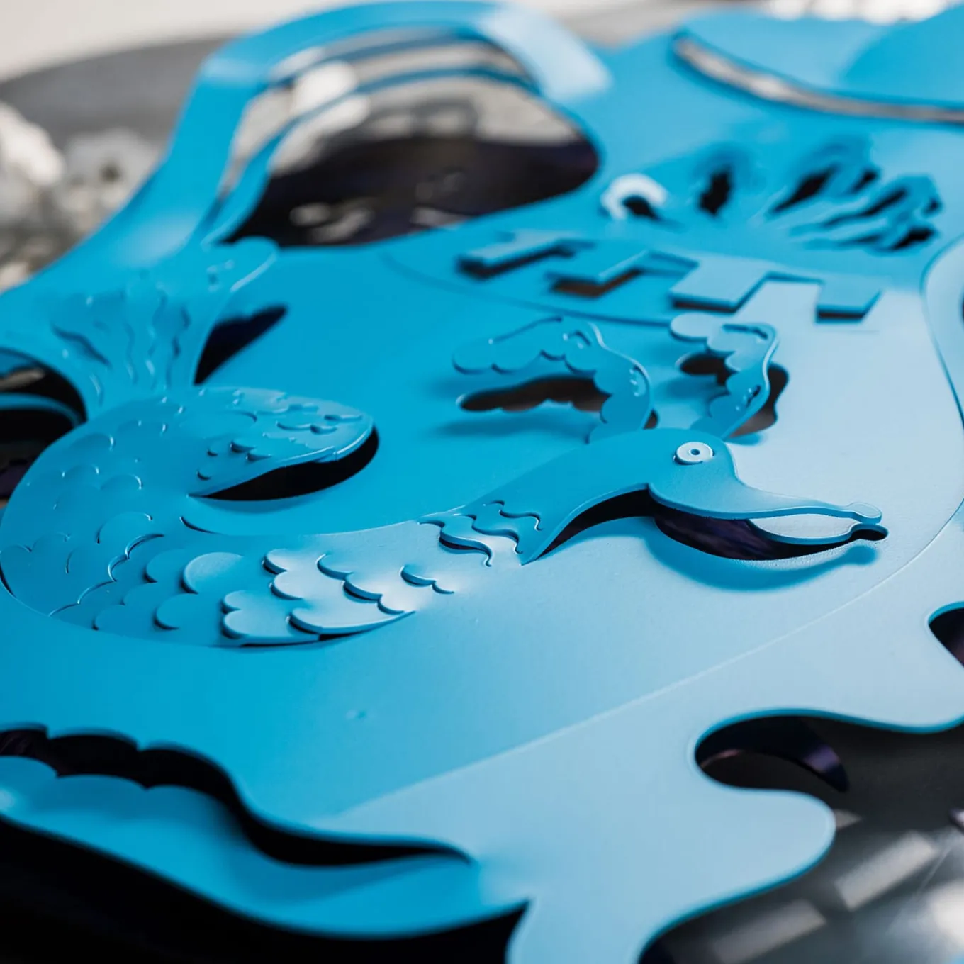 Caelum Stellans Blu Di Prussia Scultura da parete di Matteo Cibic