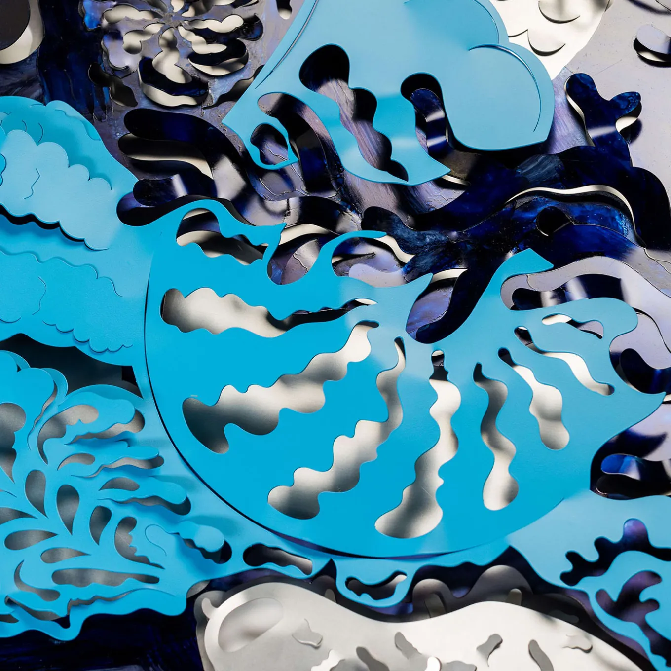 Caelum Stellans Blu Di Prussia Scultura da parete di Matteo Cibic