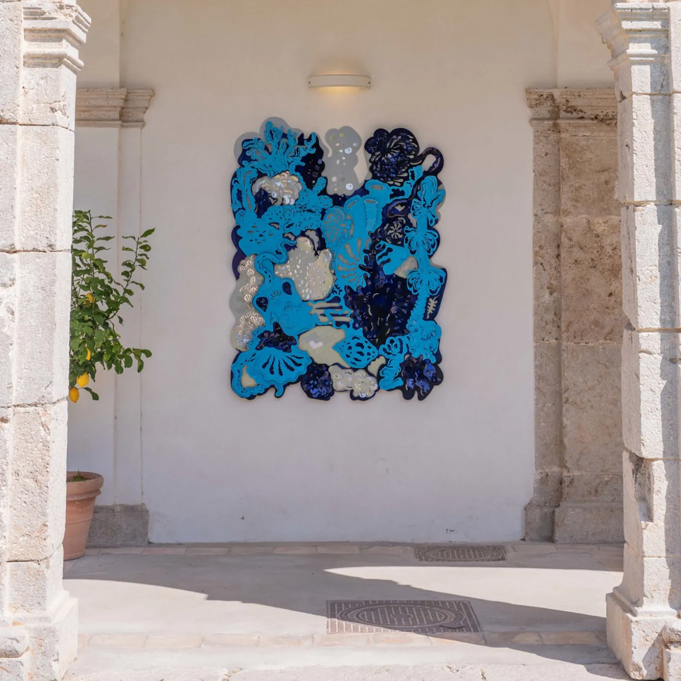 Caelum Stellans Blu Di Prussia Scultura da parete di Matteo Cibic