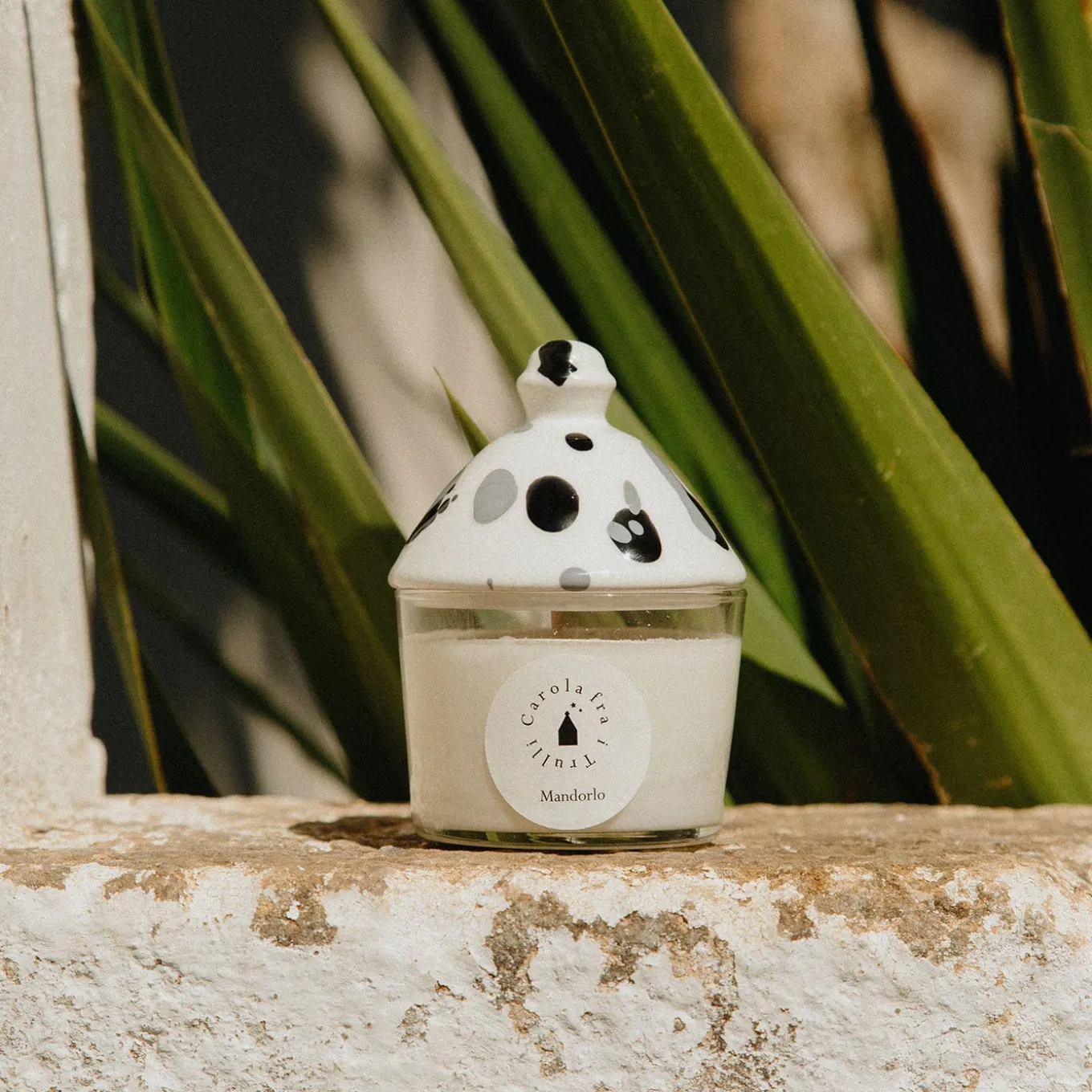 Candela profumata Mandorlo con coperchio in ceramica