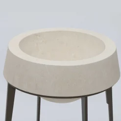 Capasa Vaso grande in ferro e pietra calcarea leccese di Silvio De Ponte