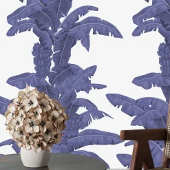 Carta da parati blu con foglie tropicali