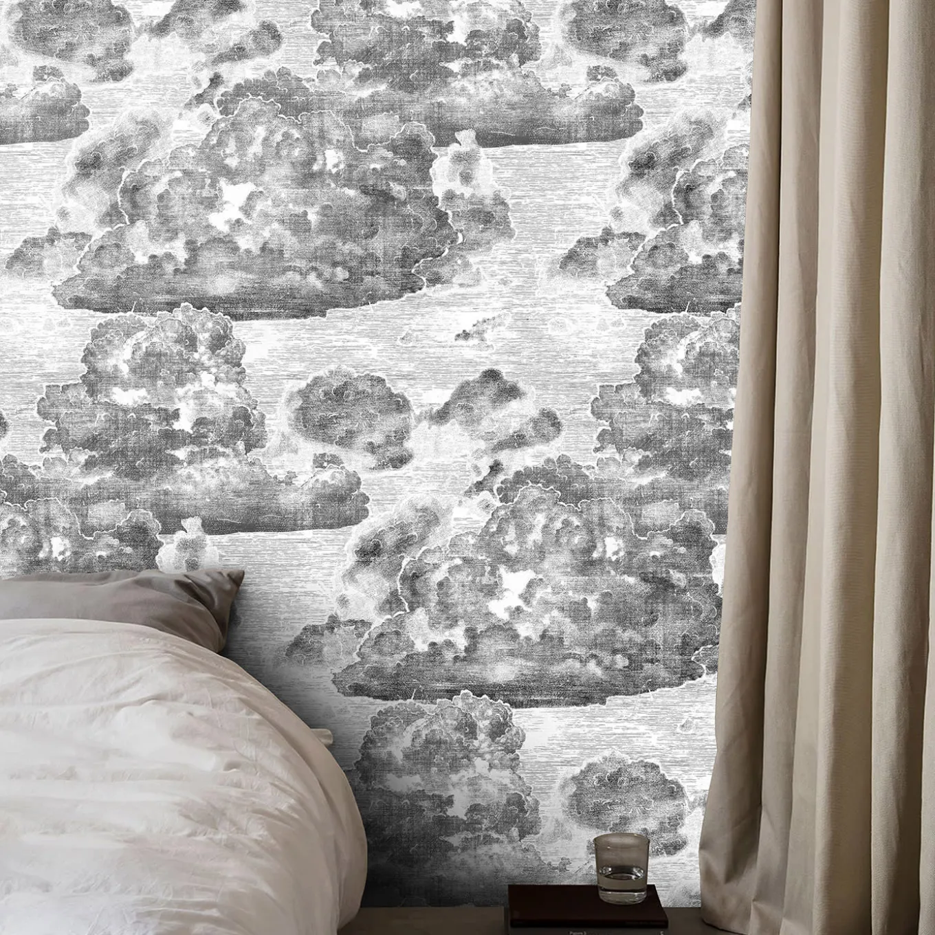 Carta da parati vintage con nuvole nere