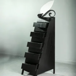 Cassettiera Passo D'Ombra in legno laccato nero opaco