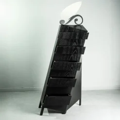 Cassettiera Passo D'Ombra in legno laccato nero opaco