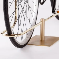 Cavalletto da parcheggio bi-traccia by Masanori Mori