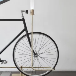 Cavalletto da parcheggio bi-traccia by Masanori Mori