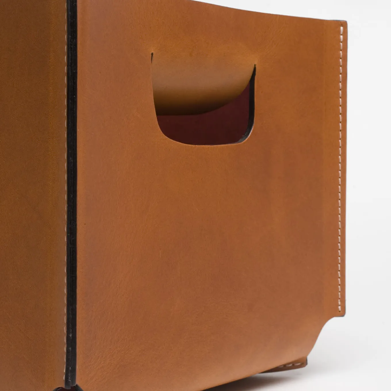 Cestino color olmo Brad con manici di Claude Bouchard