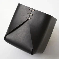 Cestino Regular Cubic nero di Oscar Maschera