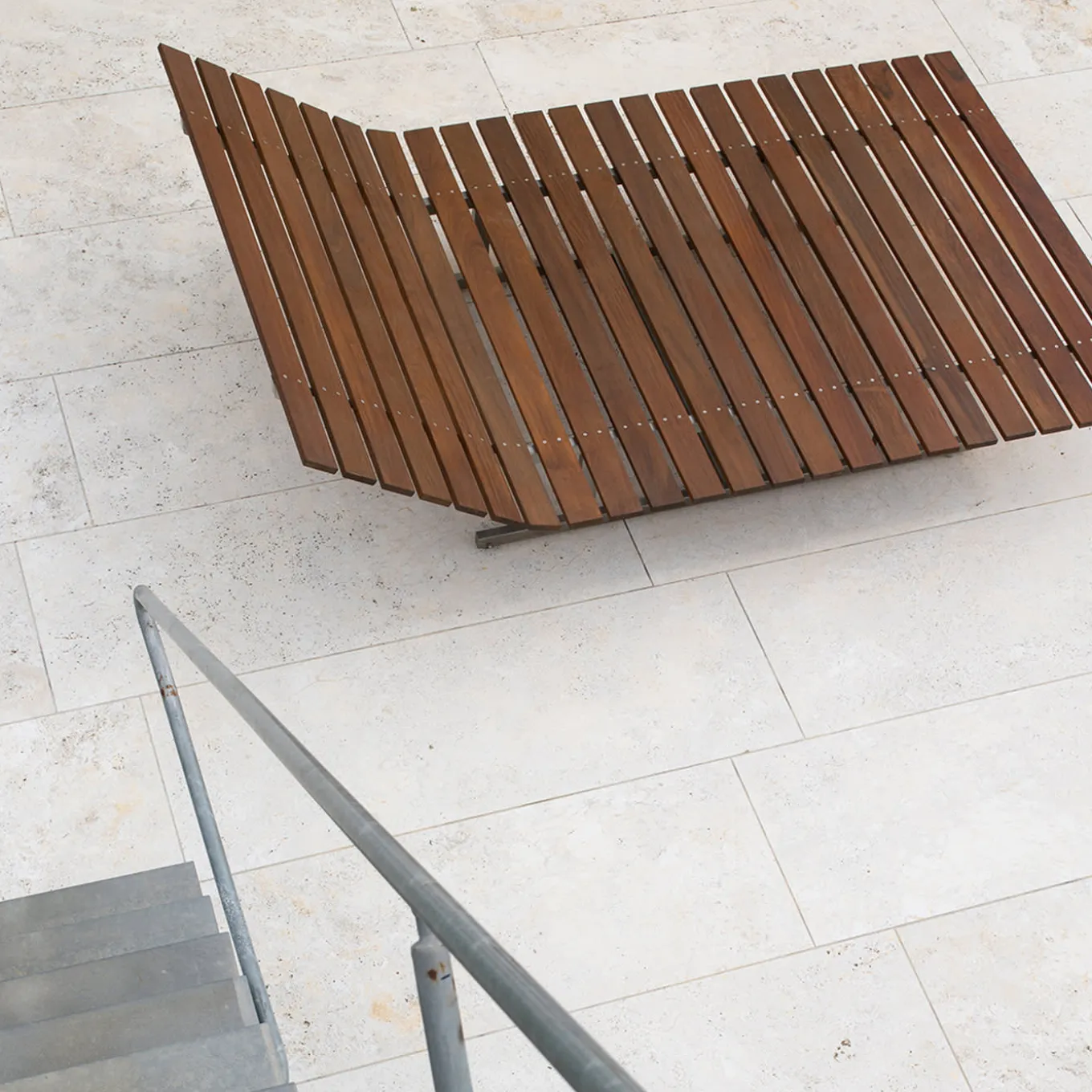 Chaise longue a slitta per esterni