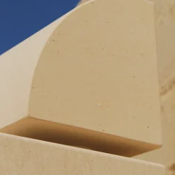 Chaise Longue Fattidipietra A in pietra per interni/esterni di Gumdesign