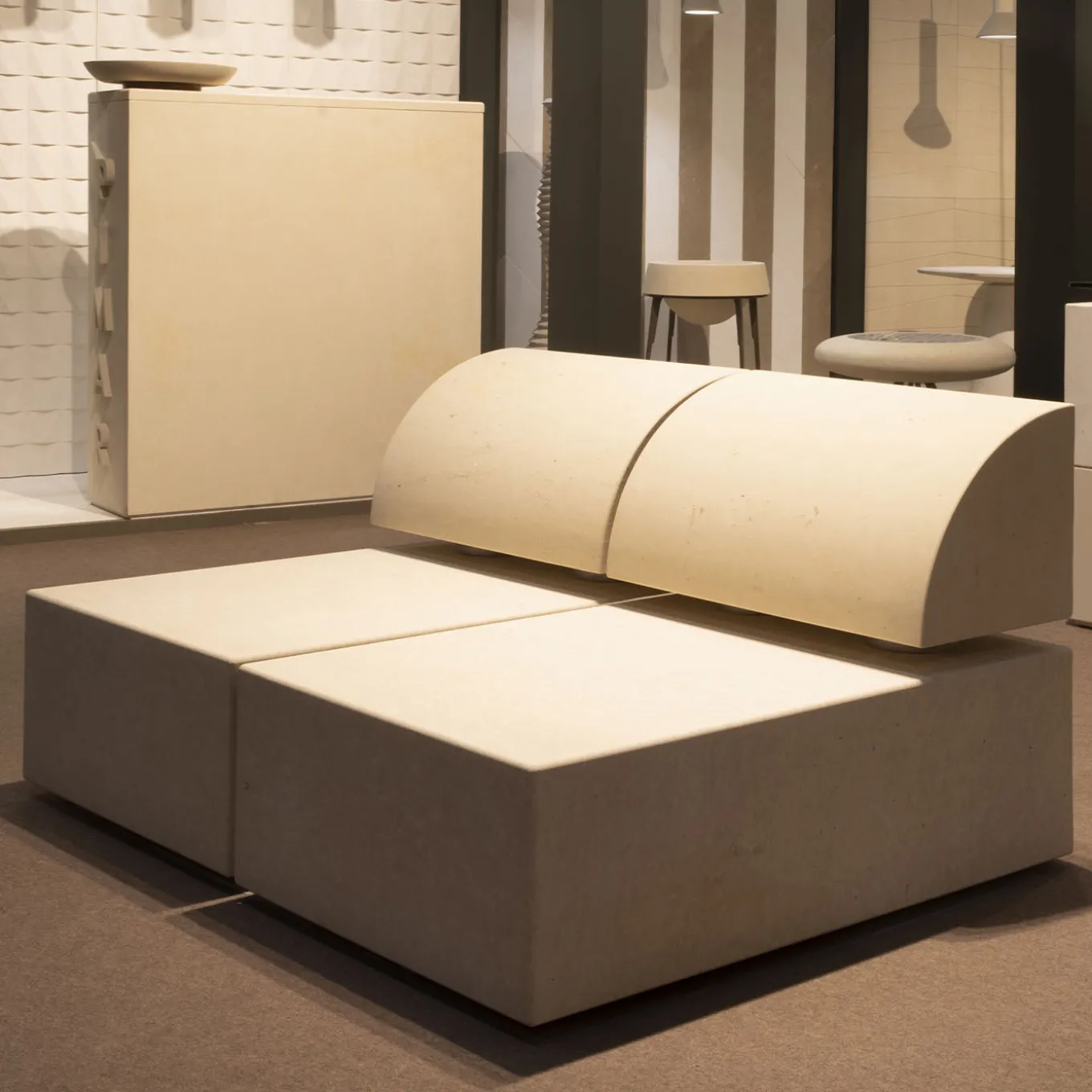 Chaise Longue Fattidipietra A in pietra per interni/esterni di Gumdesign