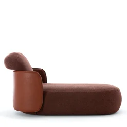 Chaise longue Mochi in pelle e tessuto marrone di Studiopepe