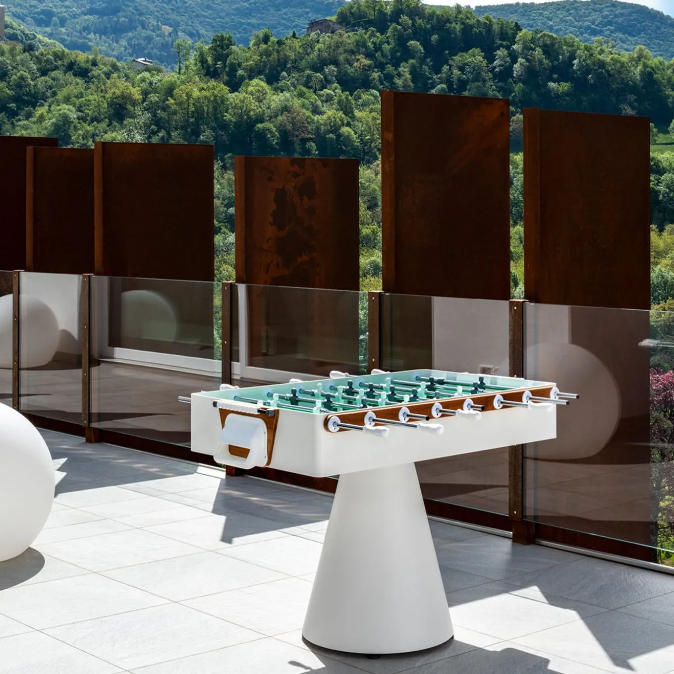 Ciclope Tavolo da calcio bianco di Basaglia + Rota Nodari