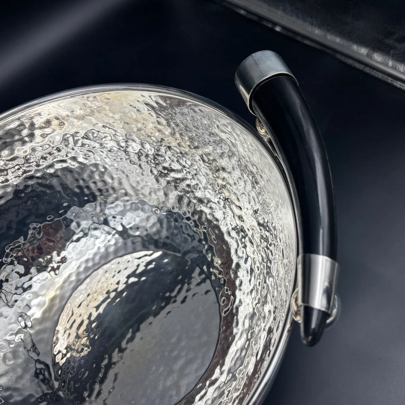 Ciotola da portata con manici in corno