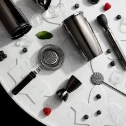 Collezione di scolapasta Barock disegnata da Samer Alameen