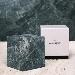 Colpo Da Maestro Scultura cubica scura di grandi dimensioni