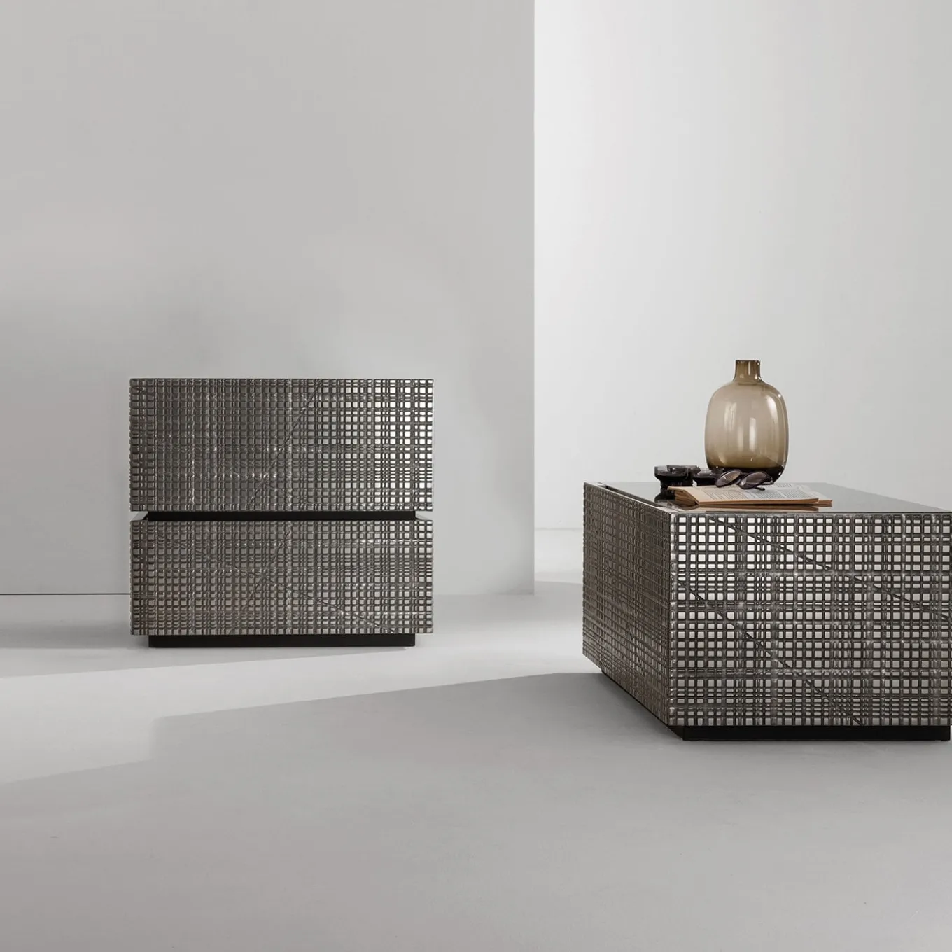 Comodino BD 06 in metallo grigio