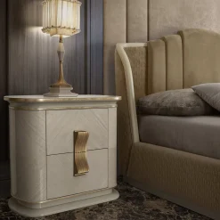 Comodino bianco e oro