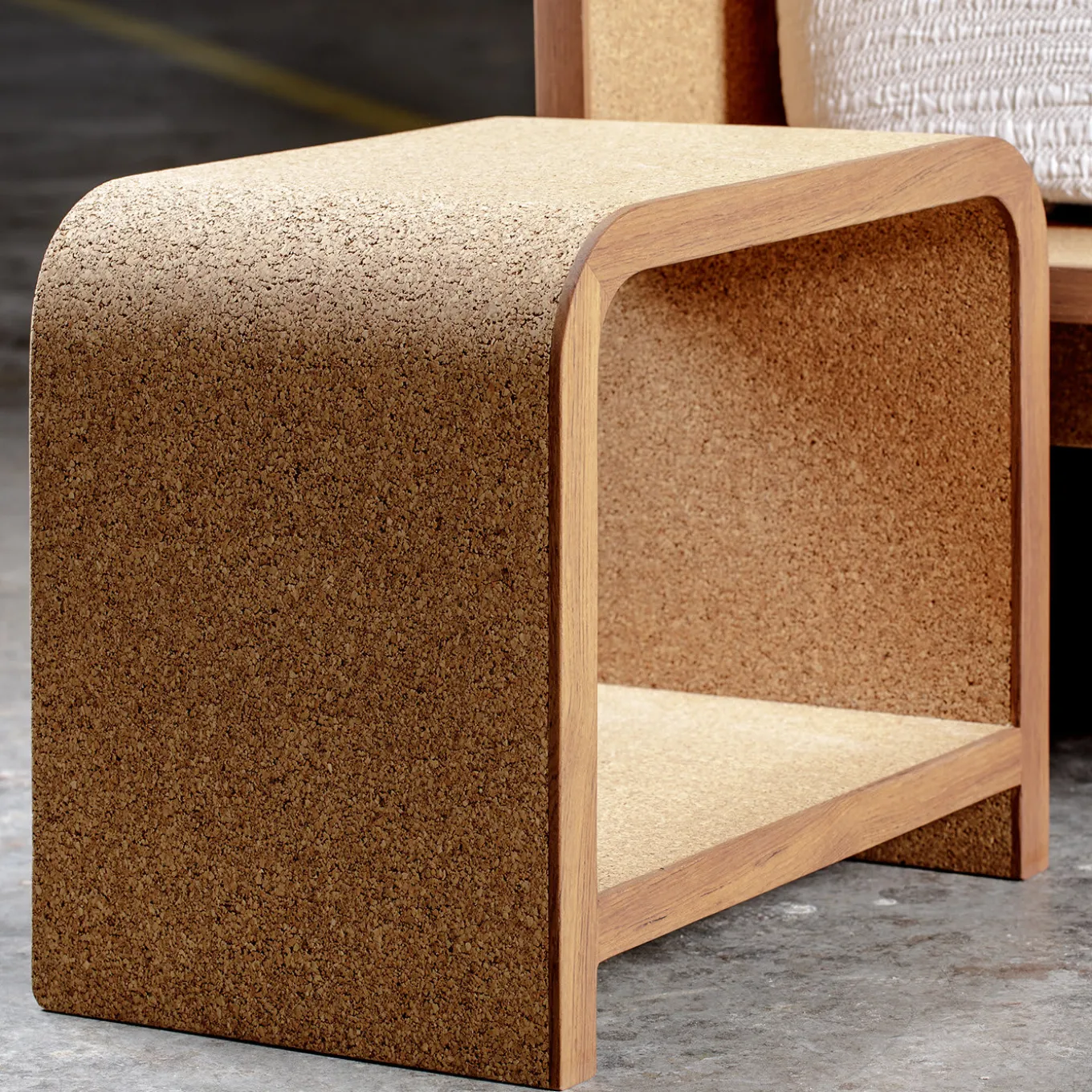 Comodino Bisu di Matteo Congiu