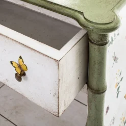 Comodino in bambù Lombardia bianco-verde con farfalle