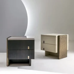 Comodino Outfit in Rovere Termocotto con Dettagli in Bronzo