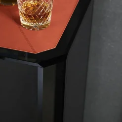 Consolle Jean Michel in vetro grigio fumé e pelle rossa