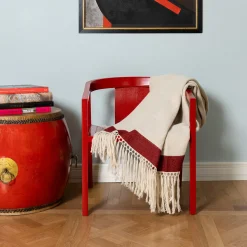 Coperta con frange a banda rossa