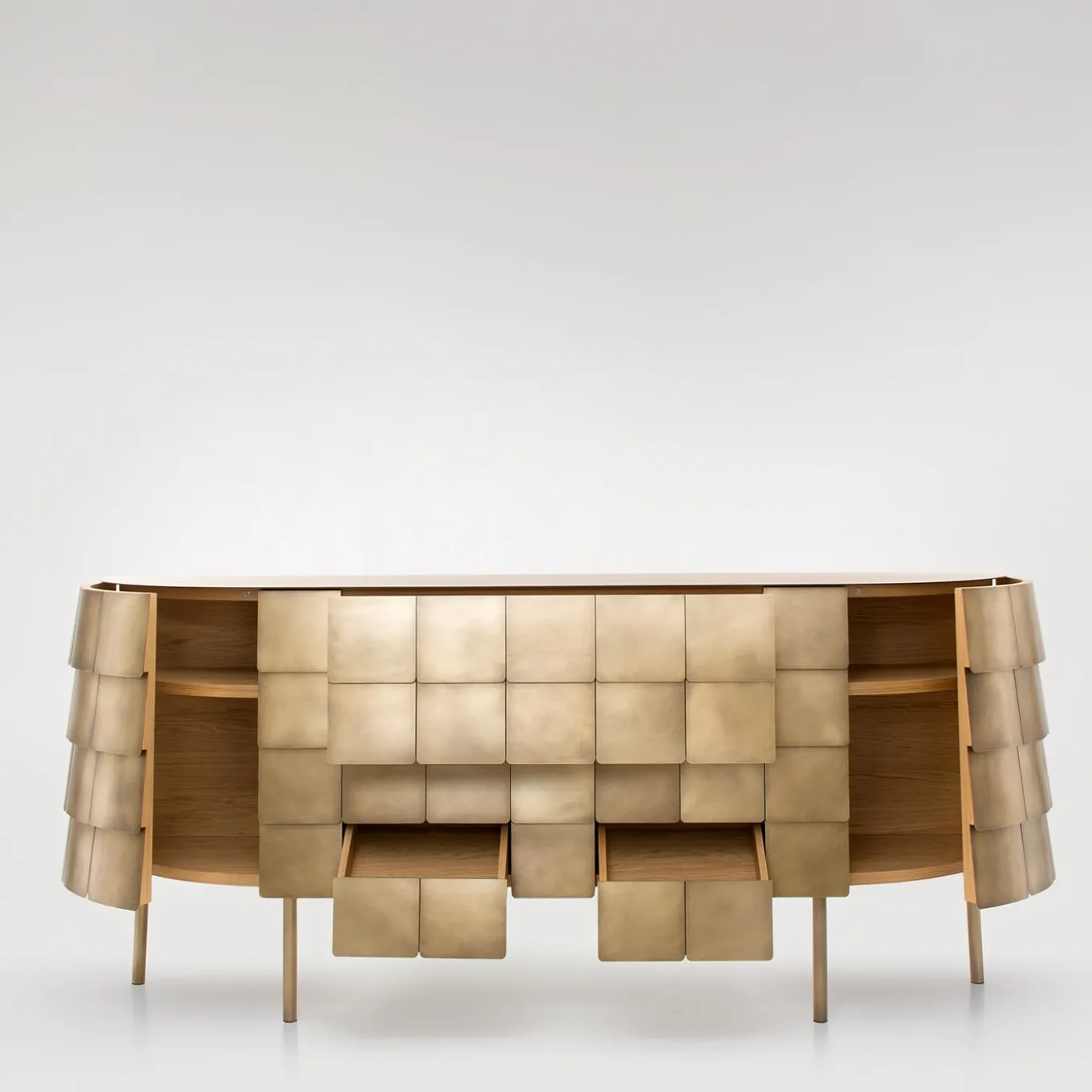 Credenza in ottone Yoroi di Alessandro Masturzo
